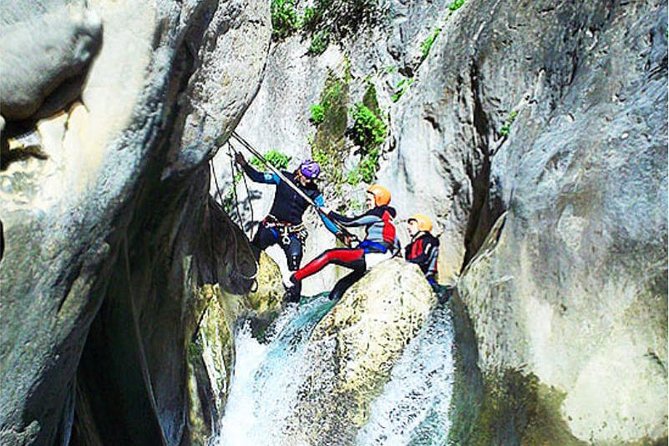 Aquatic canyoning near Benidorm. Estret de les Penyes Bollulla - Key details before you book