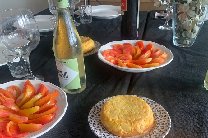Authentic Paella Dinner in Valencia - Meeting Ignacio and entering the evening