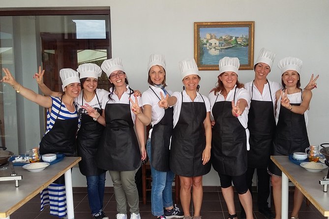 Authentic Valencian Paella Cooking Class - The Outdoor Setting and Summer Heat