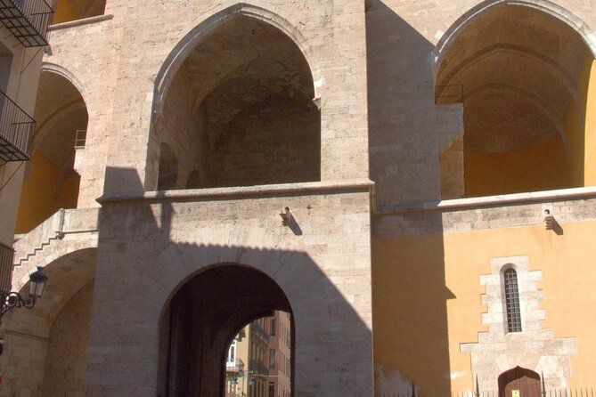 Between Two Gates: A Self-Guided Audio Tour in Valencia - Plaza de la Virgen and Valencia’s grand religious center