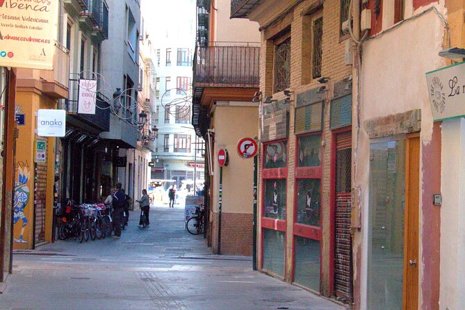 Between Two Gates: A Self-Guided Audio Tour in Valencia - Ending at Torres de Quart