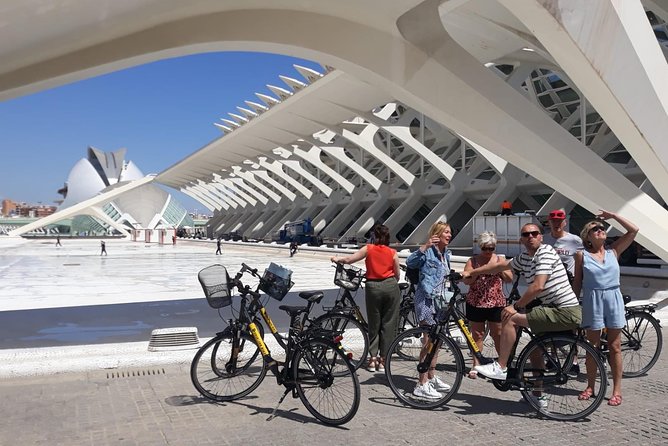 Bike tour with city guide from old to new - The City of Arts and Sciences and the Calatrava moment