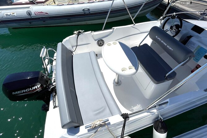 Boat Rental Without License in La Marina de Valencia - Is five people too many?