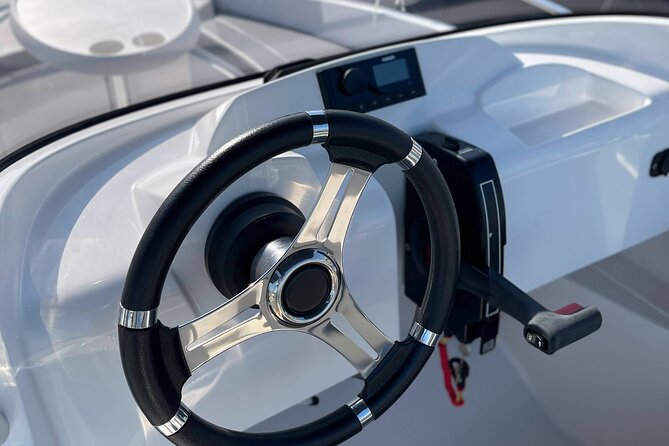 Boat Rental Without License in La Marina de Valencia - Weather, deposits, and small details that matter