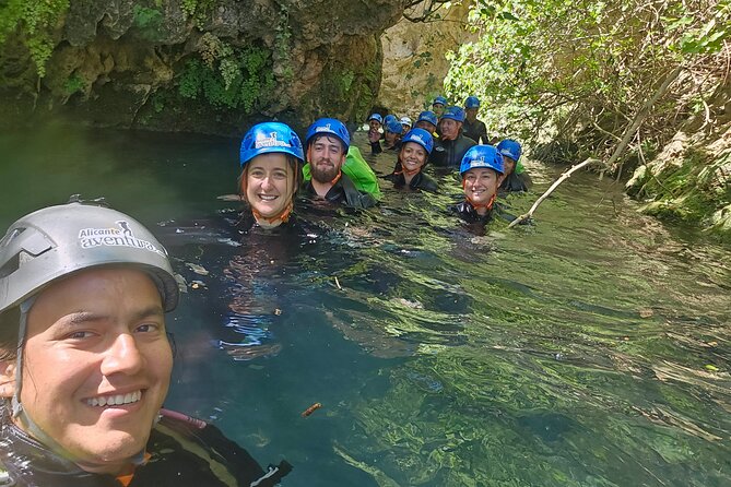 Canyoning experience in Barranco del Gorgo de la Escalera - Language and group details