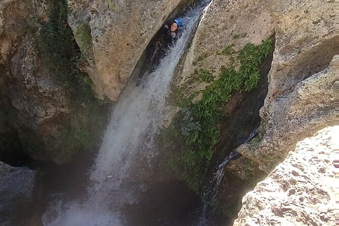 Canyoning experience in Barranco del Gorgo de la Escalera - Getting to the meeting point in Anna