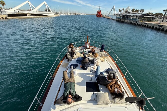 Chill and Sail in Valencia - Who will get the most from this private cruise