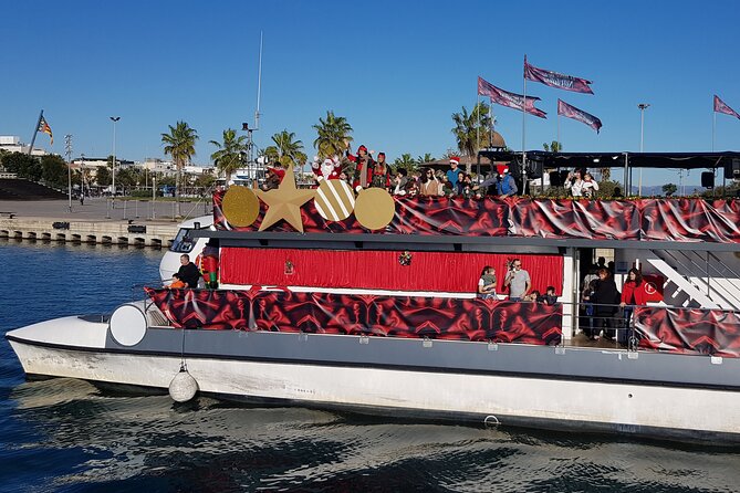 Christmas Boat Experience in Valencia - Christmas Atmosphere: Charming for Some, Plain for Others