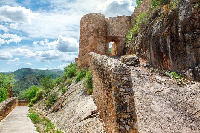 Chulilla Canyon Trail - private full day tour - Following the Turia through the canyon