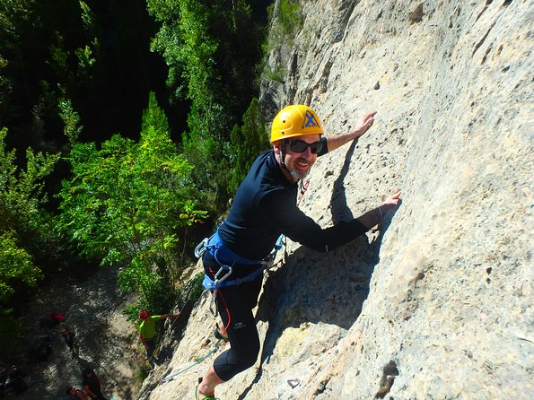 Climb In Montanejos For Beginners - Climbing several routes at your own pace