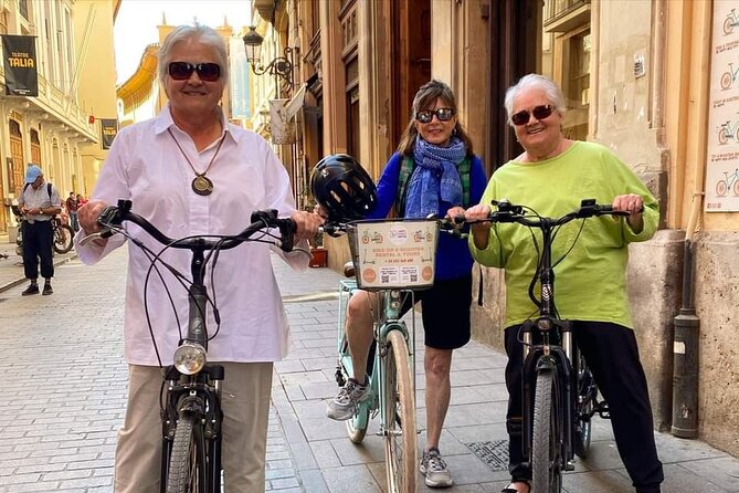 E-Bike Grand Valencia Private Tour - The guides and the amount of history