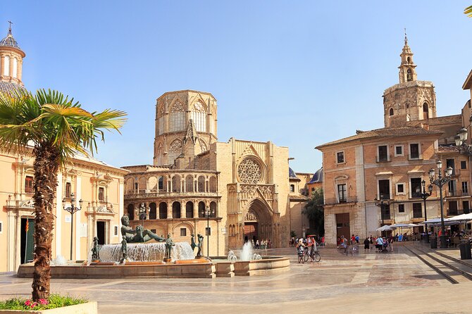 e-Scavenger hunt Valencia: Explore the city at your own pace - San Nicolás and the church of the patron saint