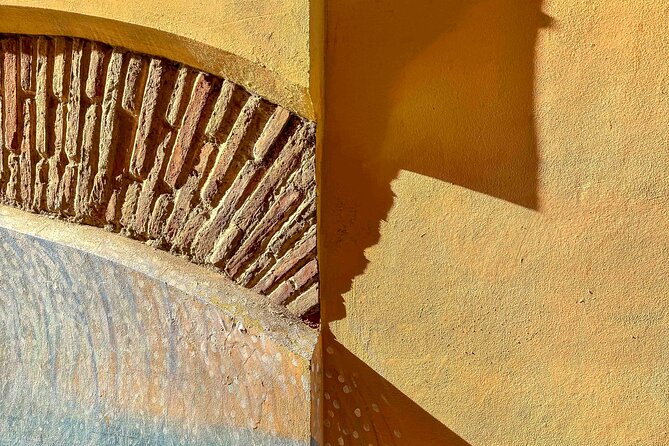 Excellent Private Photography Walking Tour & Workshop in Valencia - The Art of Observation exercise