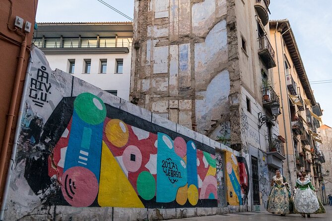 Excellent Private Photography Walking Tour & Workshop in Valencia - From quiet alleys to unusual street corners