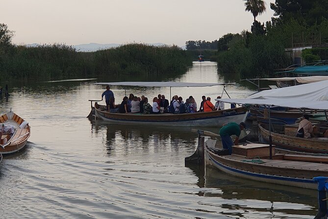 Excursion to the lagoon, sunset and boat ride. - Who will enjoy this Valencia outing
