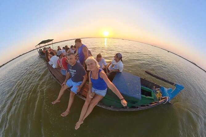 Excursion to the lagoon, sunset and boat ride. - The lagoon cruise and its 360-degree sunset