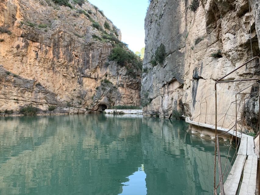 From Costa Blanca: Chulilla and the Hanging Bridges Day Trip - How hard is the roughly 10-kilometer walk?