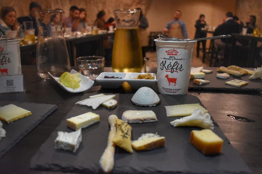 From Valencia: Guided Cheese Factory Tour with Wine Tasting - From Valencia to the Utiel-Requena countryside