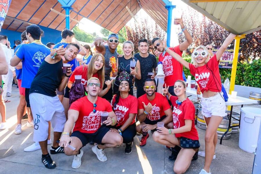 From Valencia: La Tomatina 2025 - Street showers after the fight