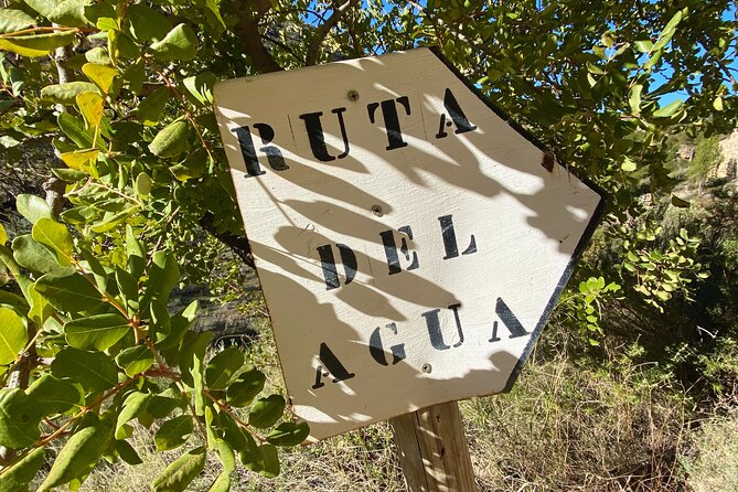 Full-day Hiking at Ruta the Aqua across Pena Cortada - How the guides shape the day