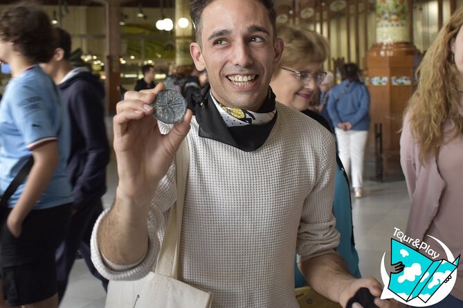 Games and History Walking Tour in the Center of Valencia - Plaza del Ayuntamiento and the Correos building
