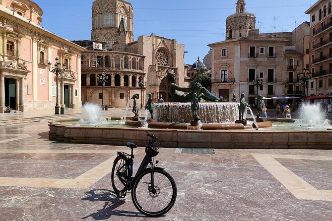 Grand City Bike Tour of Valencia - Reaching the City of Arts and Sciences