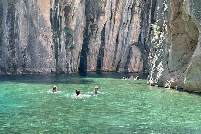 Hiking in Montanejos and swim in Thermal Springs - OFFICIAL GUIDE - The climb from Montanejos to the Maimona ravine