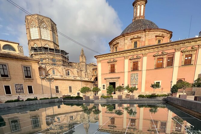 In Love with Valencia: A Self-Guided Tour of its Landmarks - A self-guided introduction to Valencia’s old center