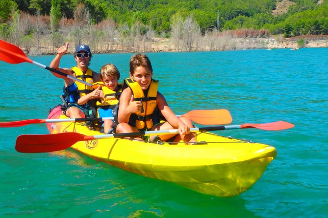 Kayak Routes In A Lake - Pairing the paddle with Montanejos