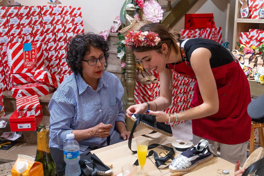 Make Authentic Espadrilles in Valencia - Snacks, drinks, and the workshop mood