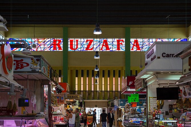 Make Valencian 'Pizza' in Ruzafa - Sitting down to eat in a small group