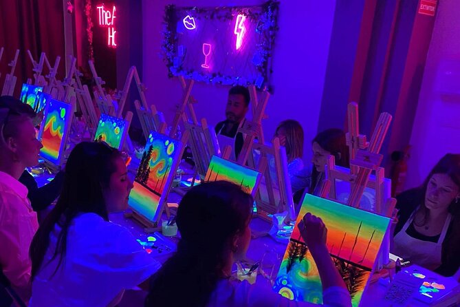Paint a neon fluorescent picture while drinking unlimited wine - Key points to know before booking