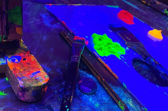 Paint a neon fluorescent picture while drinking unlimited wine - Booking and cancellation advice