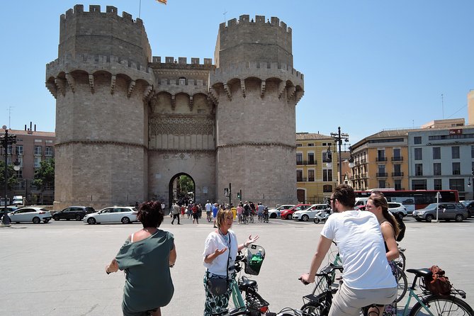 Private tour of the old city of Valencia - Starting at the Serranos Towers