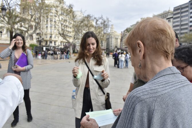 Private Walking Tour of Games and History in the Center of Valencia - City Hall, the post office, and Valencia’s civic center