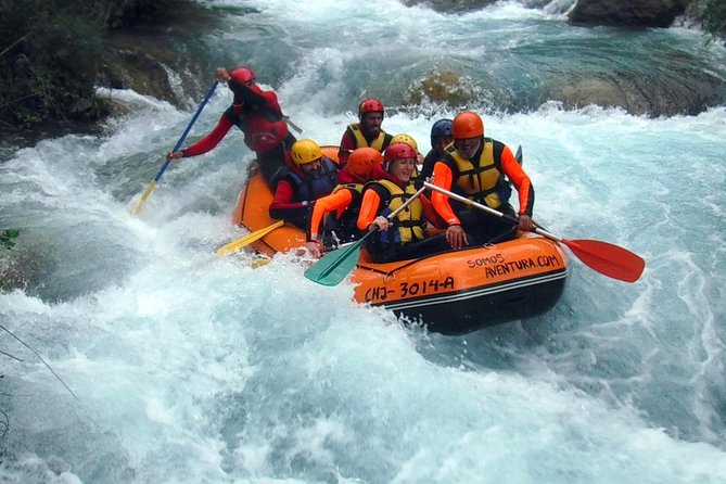 Rafting white water in Montanejos 1h Valencia - The river run through Chillapájaros Canyon