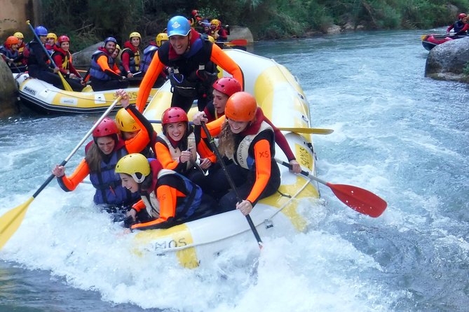 Rafting white water in Montanejos 1h Valencia - The optional rock jumps