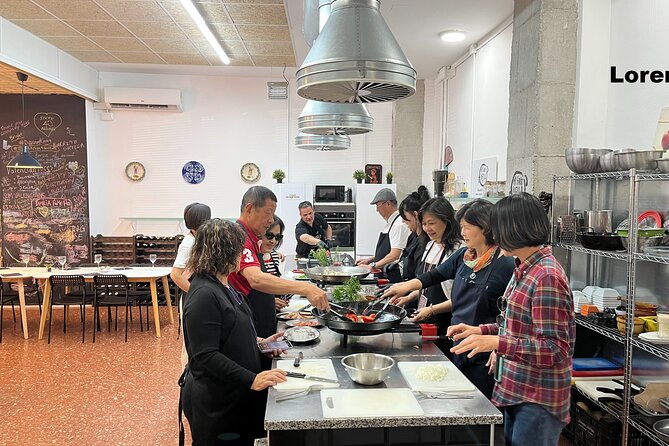 Seafood paella cooking class, tapas and visit to Ruzafa market. - Starting at San Valero Parish at 11 a.m.