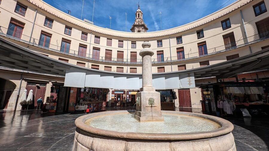 Secret Valencia Experience: The City and Its Flavors - Plaza de Manises and the Torres de Serranos