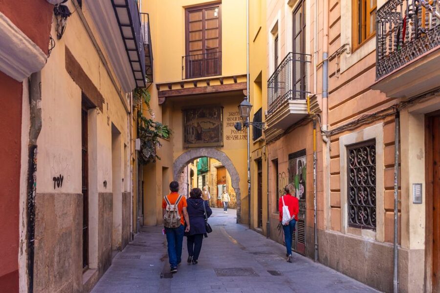 Small-Group Medieval Valencia Walking Tour - Licensed Guide - Starting beside the Basilica at Plaza de la Virgen