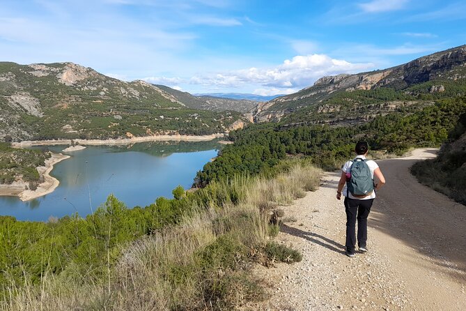 Stunning Hike around Buseo reservoir - Chorrero de la Castellana and the Waterfalls