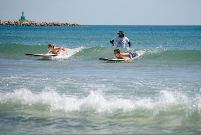 Surf lesson on Valencia beach - The first 15 minutes: gear and beach instruction