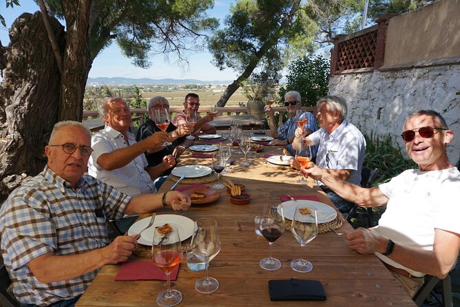 Tapas in the vineyards - Who will enjoy this wine day most?