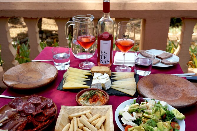 Tapas in the vineyards - What to expect at the two winery visits