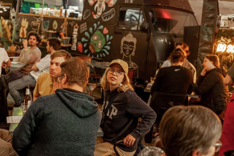 The Biggest Pub Quiz in Valencia - Street food and drinks are optional extras
