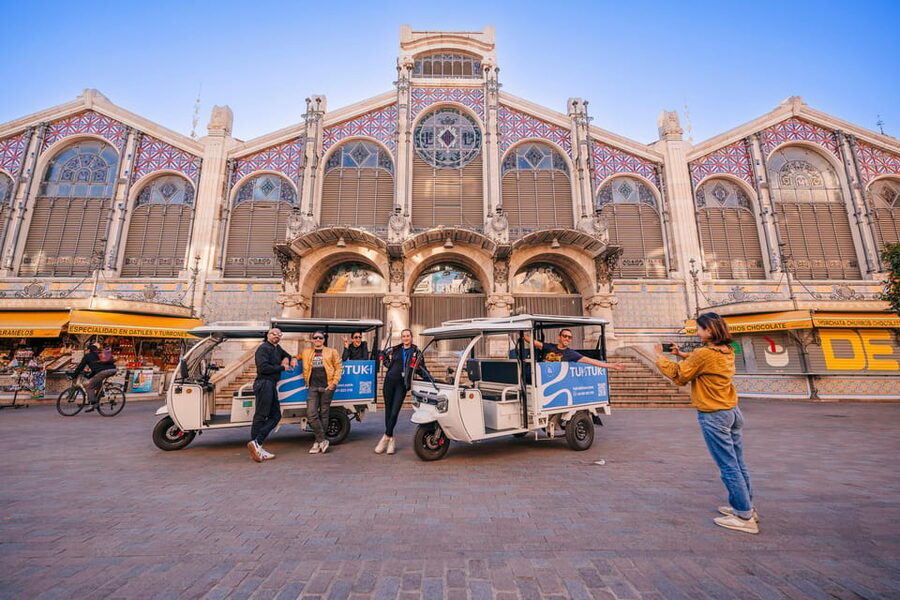 Valencia 1 hour by TukTuki: Essential and Private Tour - Why a Tuk-Tuk Works Well in Valencia