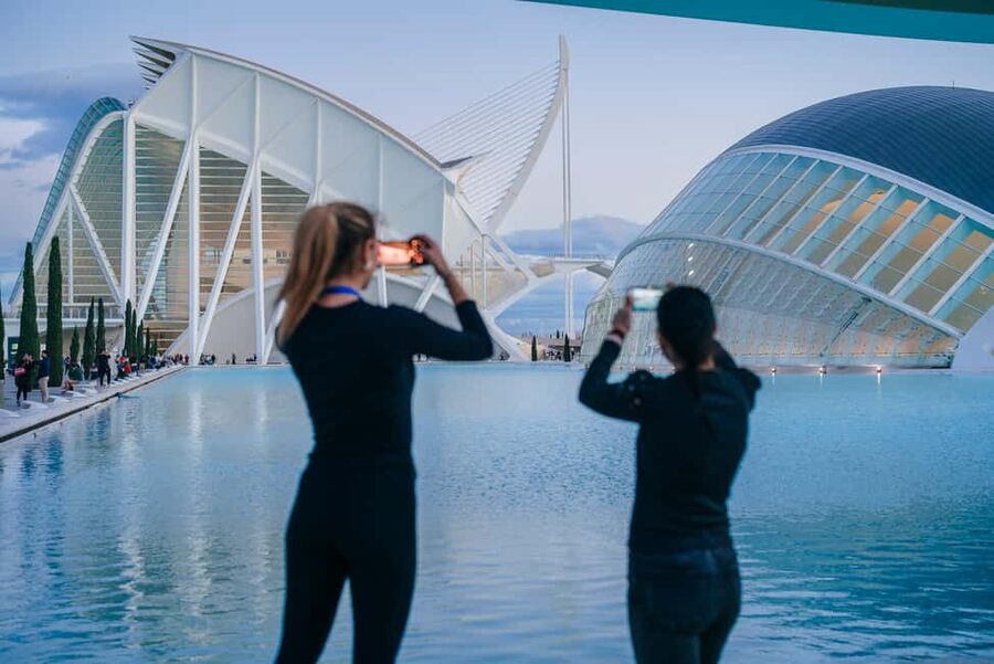 Valencia: 2-hour City Highlights Guided Tuk-Tuk Tour - What the private format really adds