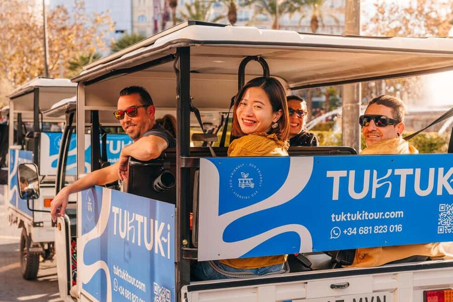 Valencia: 2-hour City Highlights Guided Tuk-Tuk Tour - Why a tuk-tuk works well in spread-out Valencia