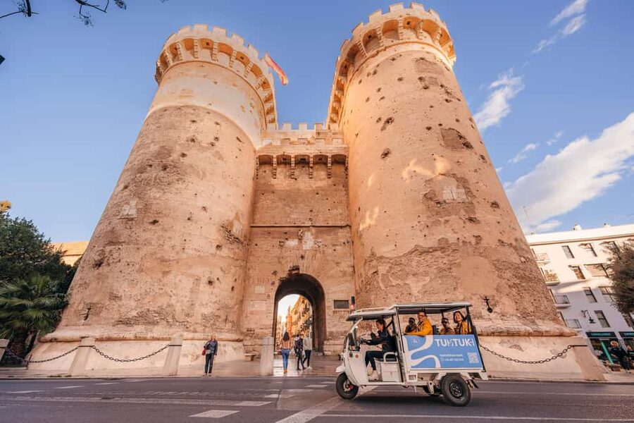 Valencia: 2-hour City Highlights Guided Tuk-Tuk Tour - La Marina, Malvarrosa, and the city by the sea