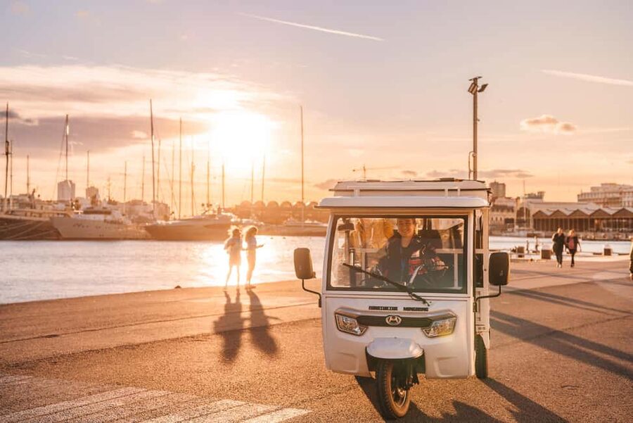 Valencia: 2-hour City Highlights Guided Tuk-Tuk Tour - The City of Arts and Sciences photo stop